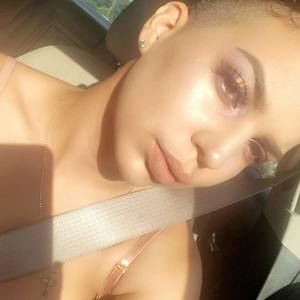 Meet your Posher, Mayra